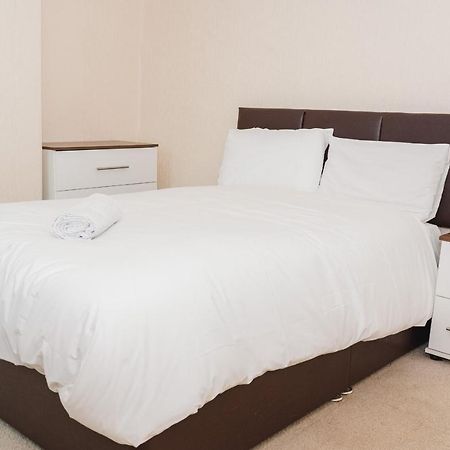 Hanley Park House Villa Stoke-on-Trent ภายนอก รูปภาพ