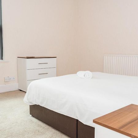 Hanley Park House Villa Stoke-on-Trent ภายนอก รูปภาพ