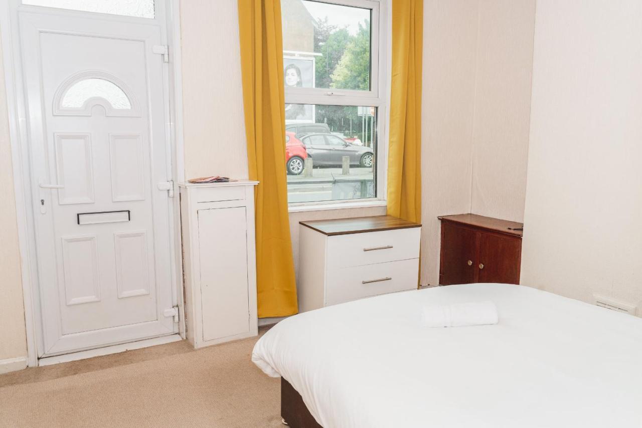 Hanley Park House Villa Stoke-on-Trent ภายนอก รูปภาพ