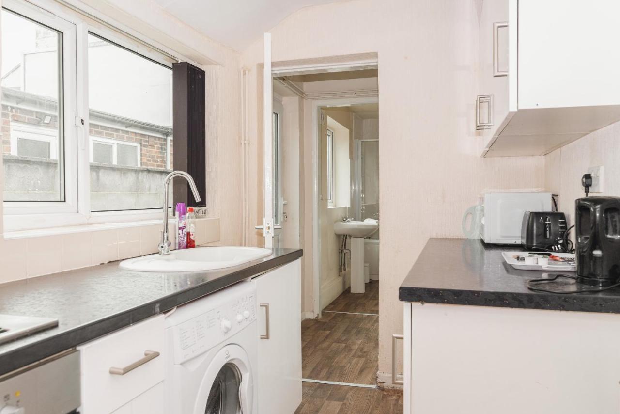 Hanley Park House Villa Stoke-on-Trent ภายนอก รูปภาพ