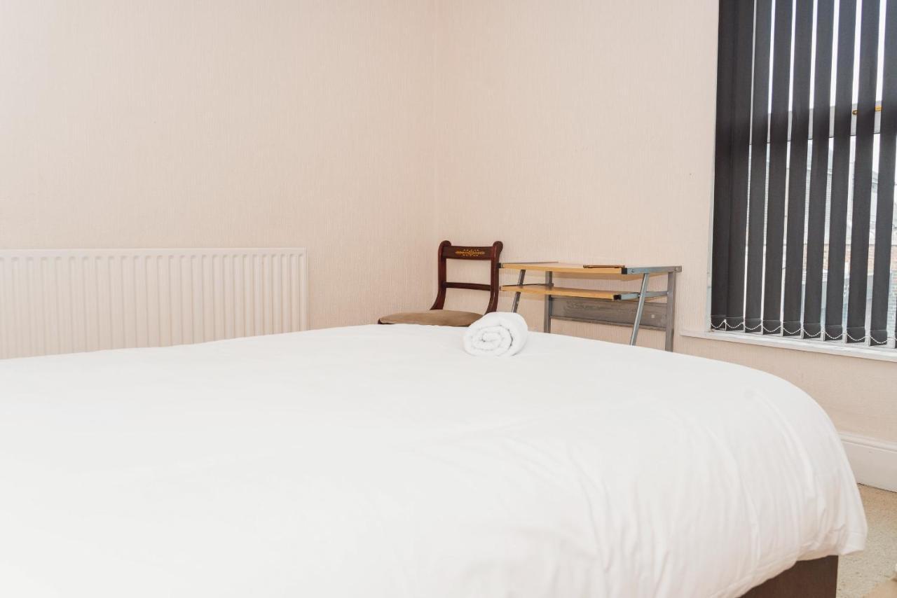 Hanley Park House Villa Stoke-on-Trent ภายนอก รูปภาพ