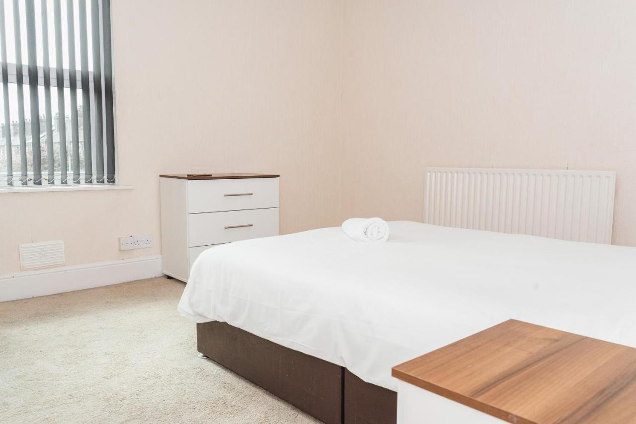 Hanley Park House Villa Stoke-on-Trent ภายนอก รูปภาพ