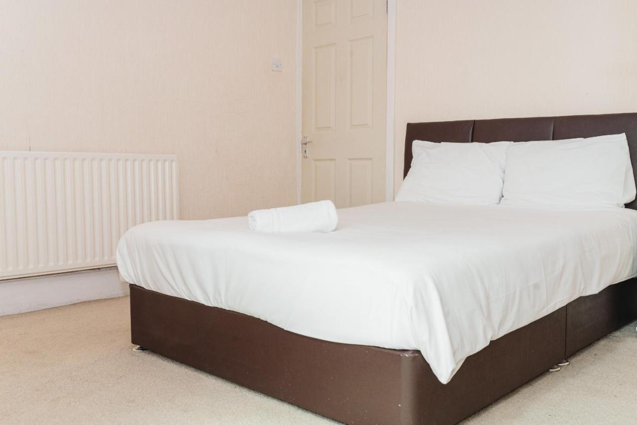 Hanley Park House Villa Stoke-on-Trent ภายนอก รูปภาพ