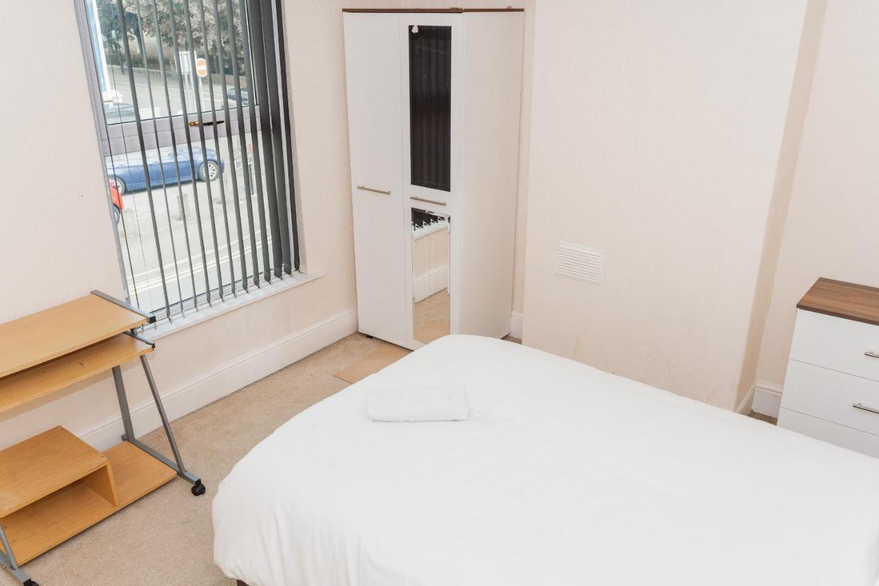 Hanley Park House Villa Stoke-on-Trent ภายนอก รูปภาพ