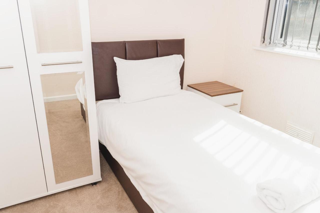 Hanley Park House Villa Stoke-on-Trent ภายนอก รูปภาพ