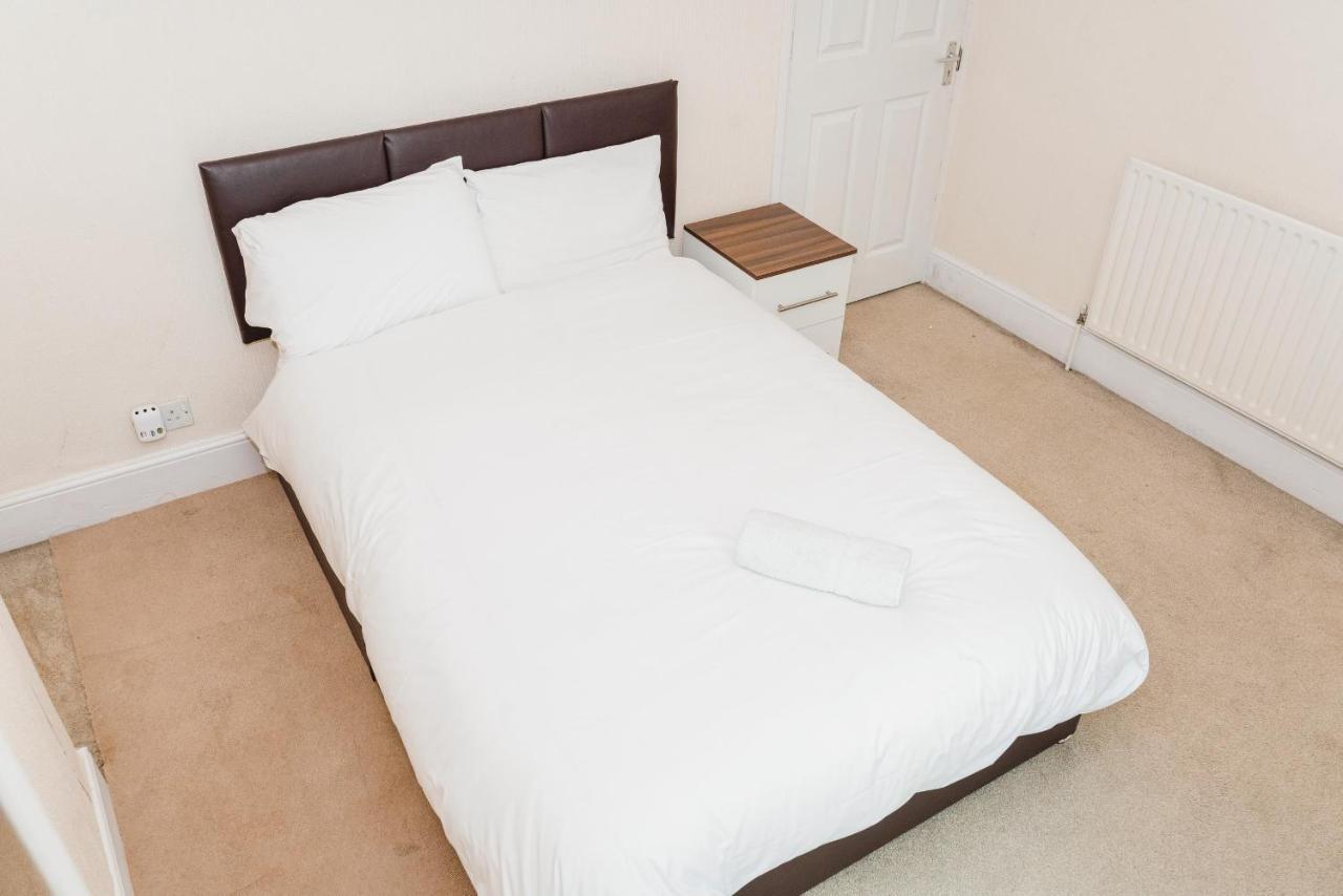Hanley Park House Villa Stoke-on-Trent ภายนอก รูปภาพ