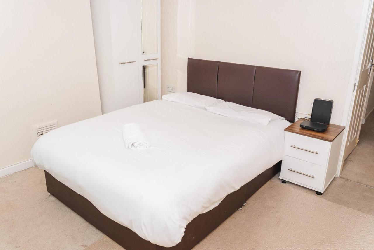 Hanley Park House Villa Stoke-on-Trent ภายนอก รูปภาพ