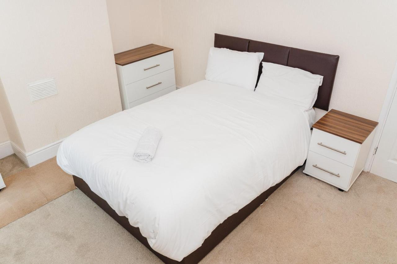 Hanley Park House Villa Stoke-on-Trent ภายนอก รูปภาพ